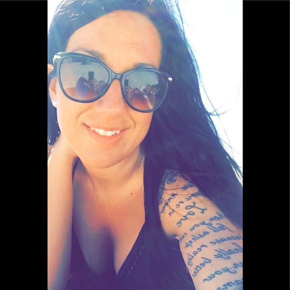 Meet your Posher, Ashley - Picture 2 of 6